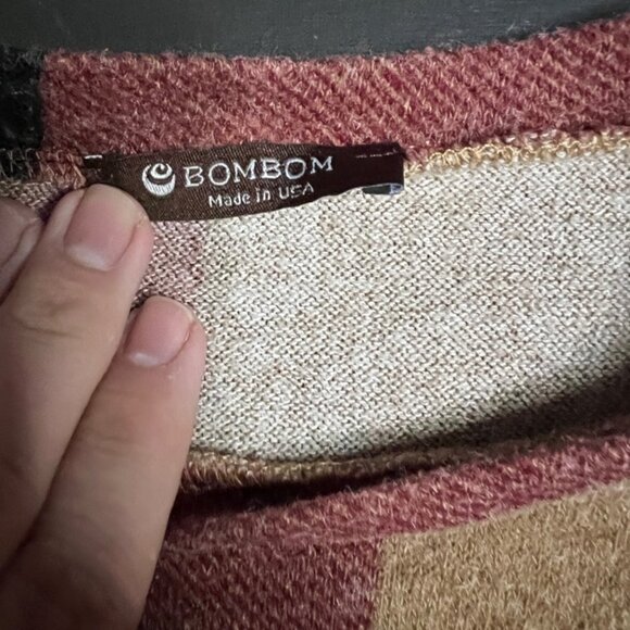 Bombom Women XL Checkered Plaid Brown Black Maroon Crew Neck Fall Sweater - Picture 4 of 7